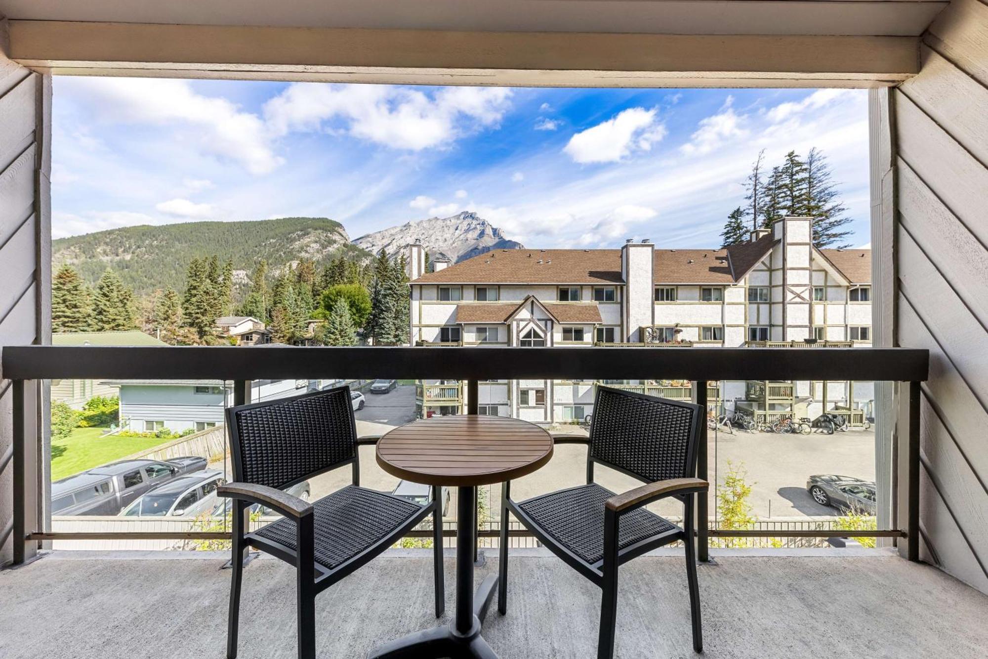 Best Western Plus Banff International Lodge Exterior foto