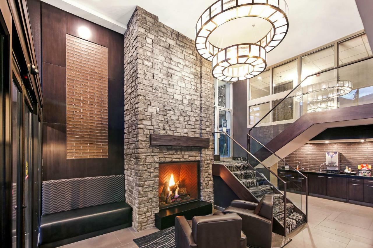 Best Western Plus Banff International Lodge Exterior foto